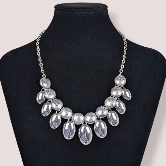 Liz Claiborne Metal Statement Necklace - Picture 2 of 6